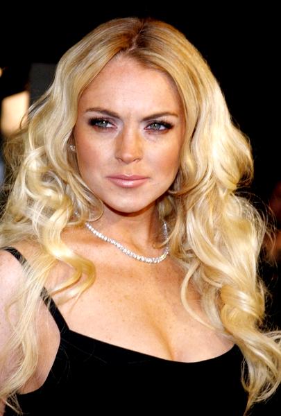Lindsay Lohan and Ashley Olsen are feuding over DJ Samantha Ronson.