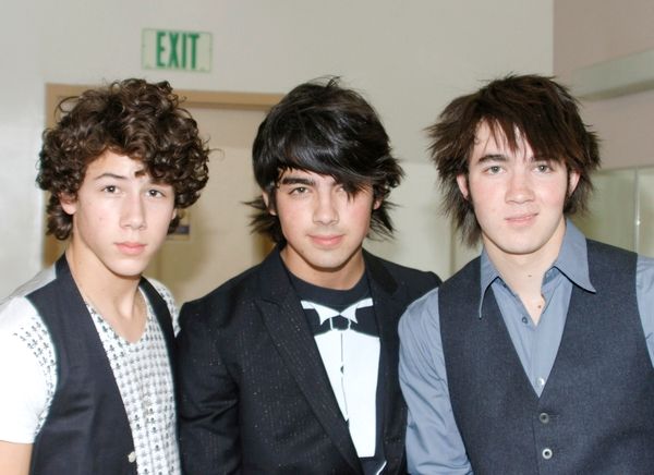 kevin jonas straight hair