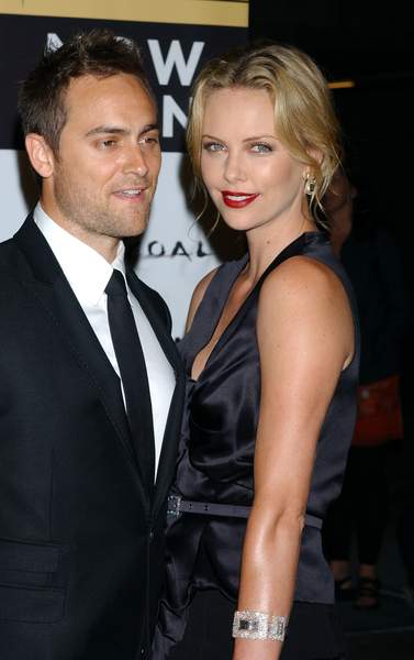 Charlize Theron, Stuart Townsend<br>In The Valley of Elah - Movie Premiere - Arrivals