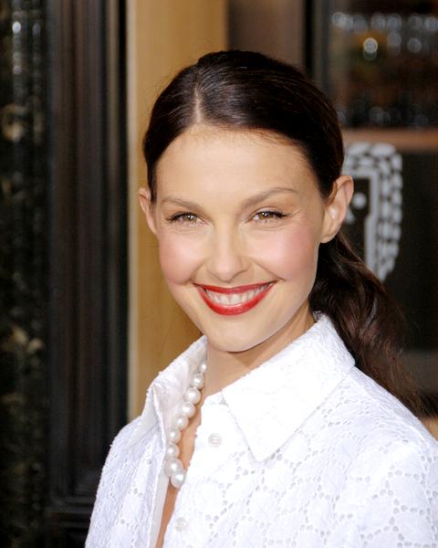 ashley judd takes the lead in drama flick helen