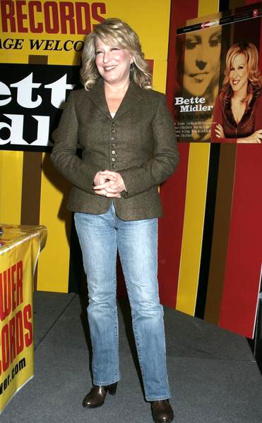 Bette Midler<br>Bette Midler Signs Her New CD Bette Midler Sings the Peggy Lee Songbook