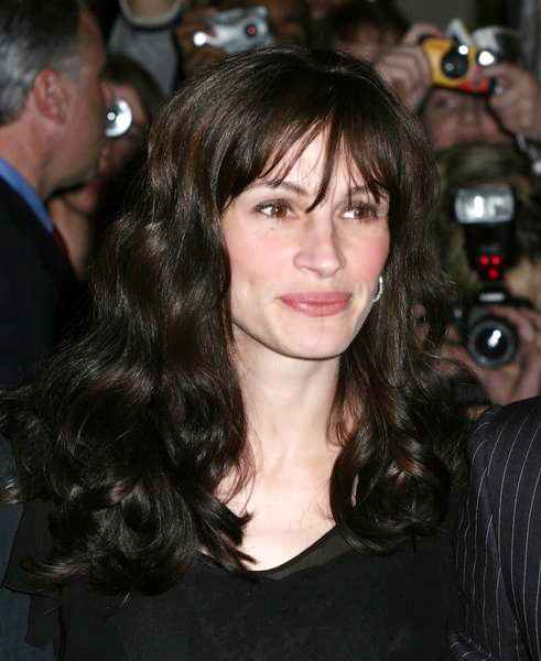 Julia Roberts Promotes Biodiesel. July 21, 2006 04:15:57 GMT. Julia Roberts Julia Roberts Promotes Biodiesel. July 21, 2006 04:15:57 GMT. Julia Roberts