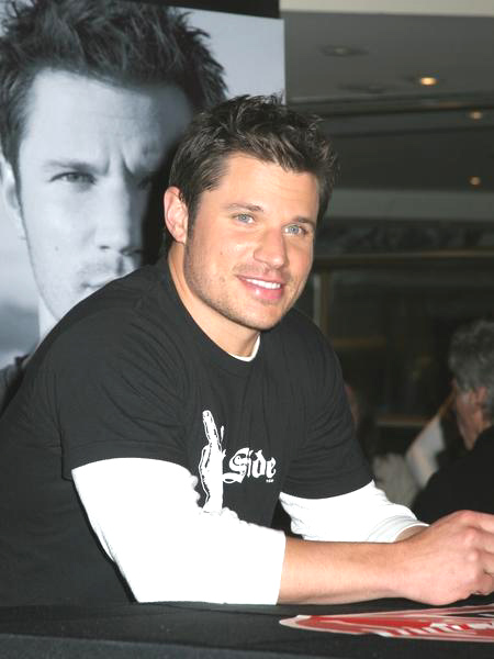 Nick Lachey<br>Nick Lachey Signs Copies of His New CD What's Left of Me