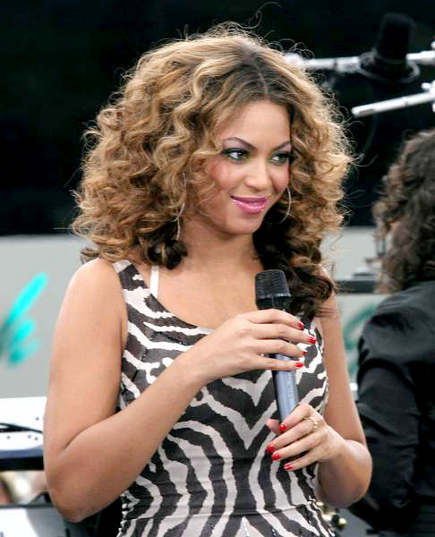 Beyonce Knowles<br>Beyonce Performs Live on CBS The Early Show to promote B'Day The Deluxe Edition