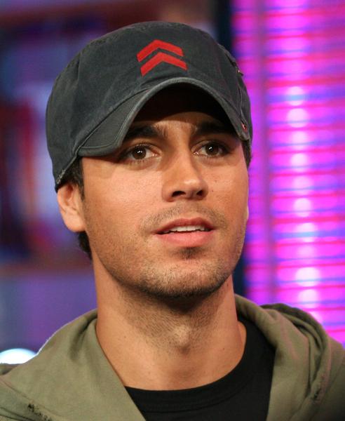 Enrique Iglesias<br>Enrique Iglesias Appears On MTV's Mi TRL to Promote His New CD Insomniac