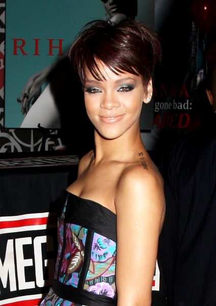 rihanna family photos. Rihanna#39;s Family Comments on