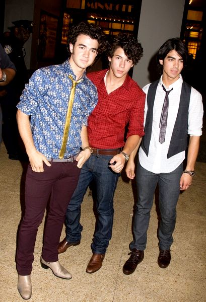 jonas brothers swimming
