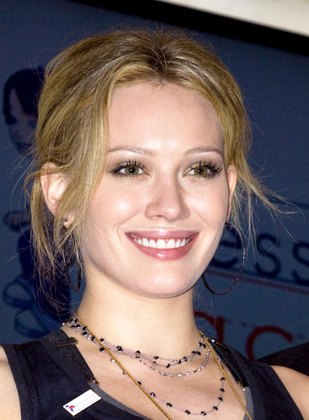 Hilary Duff Paying 'Ghost Whisperer' a Visit