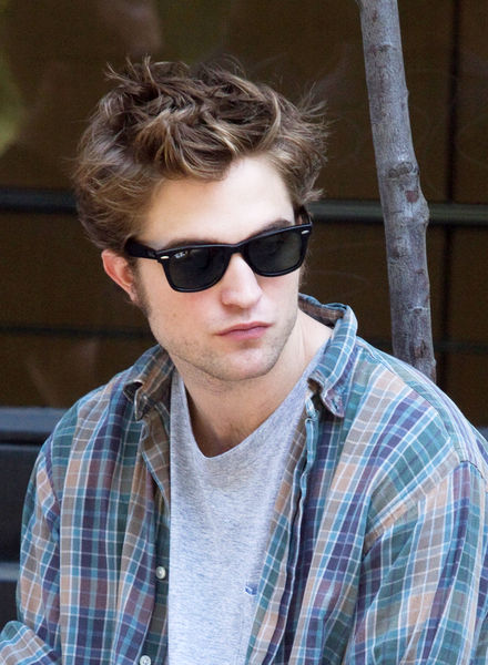 Robert Pattinson in "Remember Me" Movie Filming on Location in New York on 