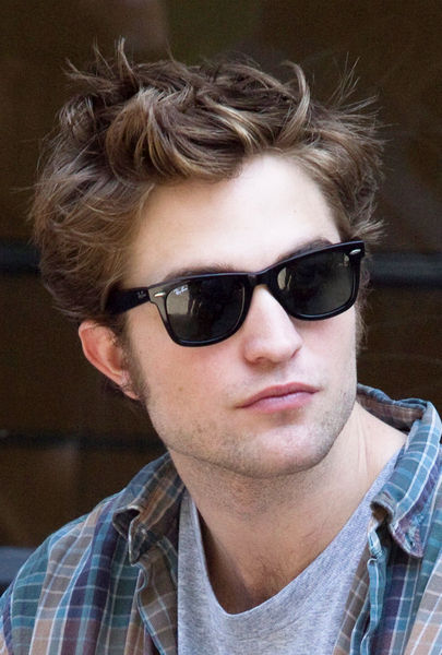 Robert Pattinson in "Remember Me" Movie Filming on Location in New York on 