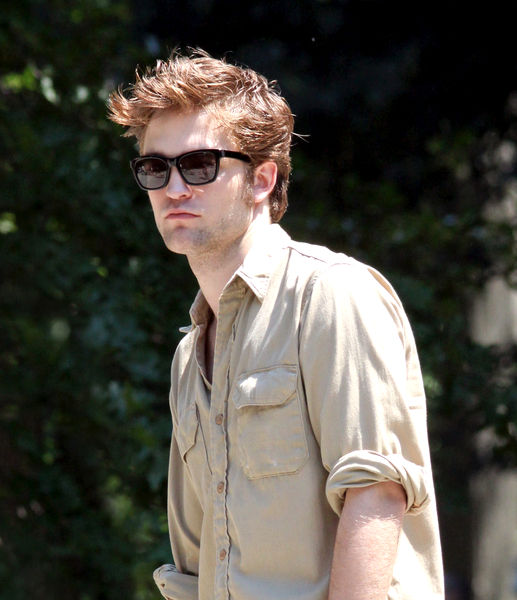 Robert Pattinson<br>Robert Pattinson Filming 