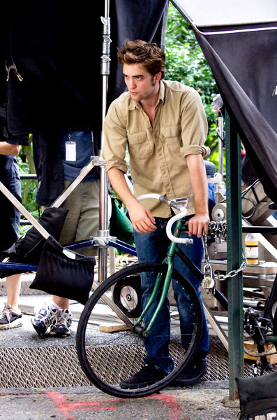 Robert Pattinson<br>Robert Pattinson Filming 