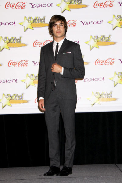 Zac Efron<br>ShoWest 2009 - Final Night Banquet and Talent Awards Ceremony