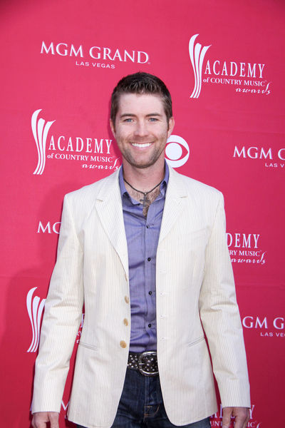  Celebrity Wives on Josh Turner And Wife Welcome Second Son