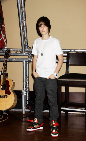 Justin Bieber<br>Justin Bieber Private Performance for KLUC Radio at the Hard Rock Cafe Las Vegas - October 24, 2009