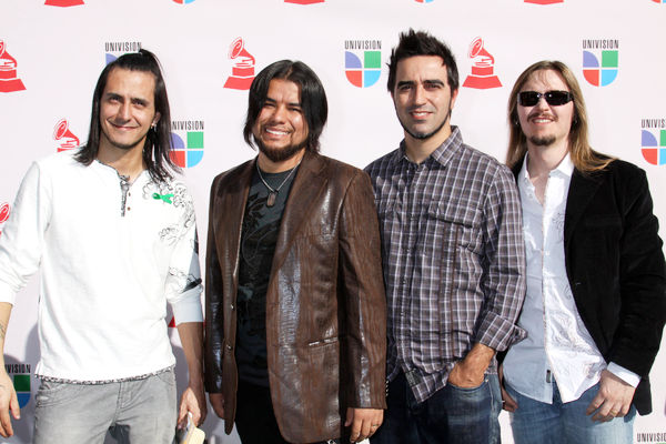 Oficina G3<br>The 10th Annual Latin GRAMMY Awards - Arrivals