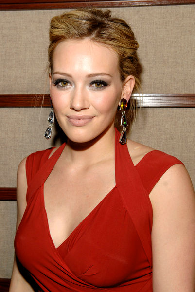 Hilary Duff Reveals Her Character in 'Ghost Whisperer'