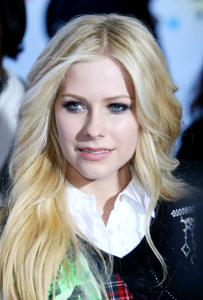 Avril Lavigne<br>Nickelodeon's 19th Annual Kids' Choice Awards - Orange Carpet