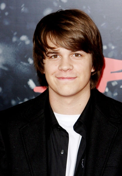 Johnny Simmons<br>