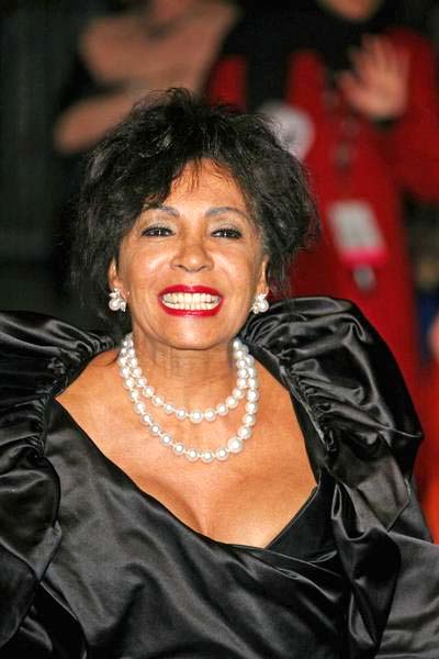 Shirley Bassey<br>Casino Royale World Premiere - Red Carpet