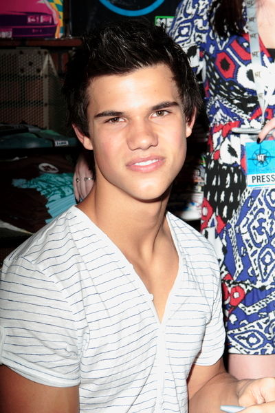 pictures of taylor lautner with his. Taylor Lautner