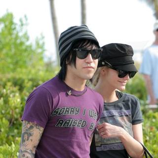 Ashlee Simpson, Pete Wentz in Celebrity Sightings on South Beach