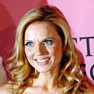 Geri Halliwell in The 2007 Victoria's Secret Fashion Show