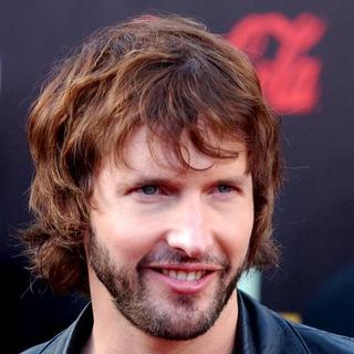 James Blunt in 2007 American Music Awards - Red Carpet