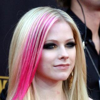 Avril Lavigne in 2007 American Music Awards - Red Carpet