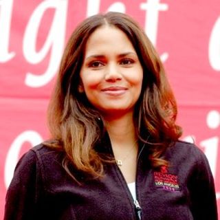 Halle Berry in 15th Annual EIF Revlon Run/Walk For Women