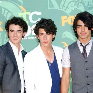 Jonas Brothers in 2008 Teen Choice Awards - Arrivals