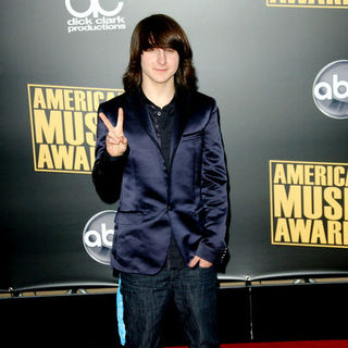 Mitchel Musso in 2008 American Music Awards - Arrivals