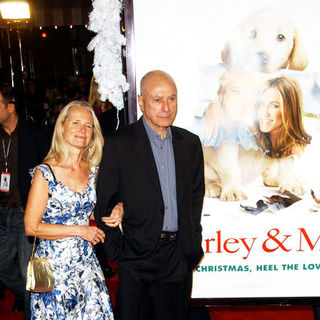 Alan Arkin, Suzanne Newlander in "Marley & Me" Los Angeles Premiere - Arrivals