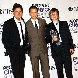 Charlie Sheen, Angus T. Jones, Jon Cryer in 35th Annual People's Choice Awards - Press Room