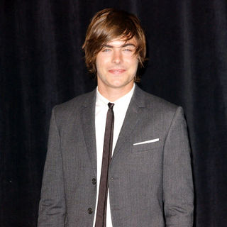Zac Efron in 2009 ShoWest Closing Night Ceremony - Press Room