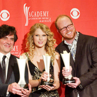 Scott Borchetta, Taylor Swift, Nathan Chapman in 44th Annual Academy Of Country Music Awards - Press Room