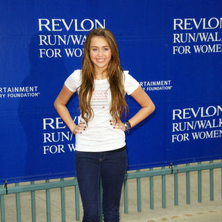 Miley Cyrus in 16th Annual EIF Revlon Run/Walk For Women