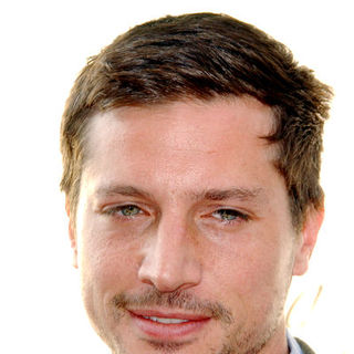 Simon Rex in Hollywood Life's 11th Annual Young Hollywood Awards - Arrivals