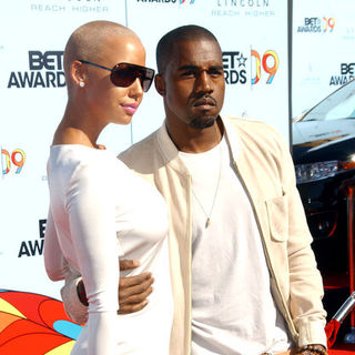 Amber Rose, Kanye West in 2009 BET Awards - Arrivals