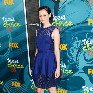 Alexis Bledel in 2009 Teen Choice Awards - Arrivals