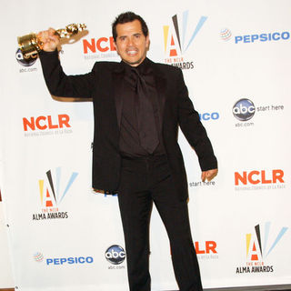 John Leguizamo in 2009 NCLR ALMA Awards - Press Room