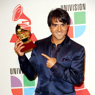 Luis Fonsi in The 10th Annual Latin GRAMMY Awards - Press Room