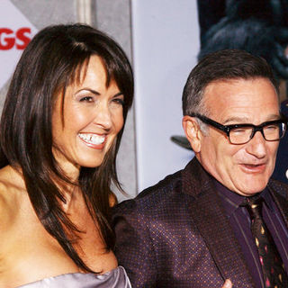 Robin Williams, Susan Schneider in "Old Dogs" Los Angeles Premiere - Arrivals