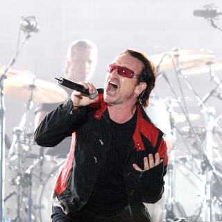 U2 in U2 in Concert Live in Rome on Their 2005 Vertigo Tour
