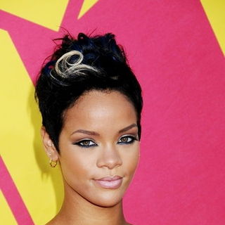Rihanna in 2008 MTV Video Music Awards - Arrivals