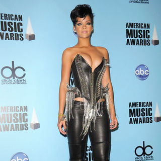 Rihanna in 2008 American Music Awards - Press Room