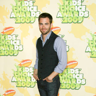Chris Pine in Nickelodeon's 2009 Kids' Choice Awards - Arrivals