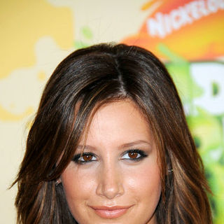 Ashley Tisdale in Nickelodeon's 2009 Kids' Choice Awards - Arrivals
