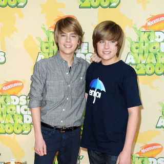 Dylan Sprouse, Cole Sprouse in Nickelodeon's 2009 Kids' Choice Awards - Arrivals