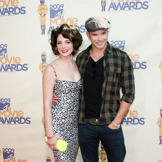 Ashley Greene, Kellan Lutz in 18th Annual MTV Movie Awards - Arrivals